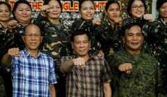 Ông Duterte liên tiếp có những phát ngôn và hành động gây bất ngờ