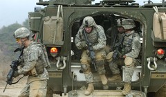 Binh sĩ NATO trong một cuộc tập trận ở Đông Âu