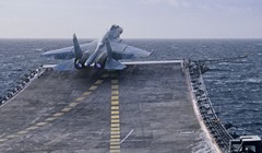 Su-33 xuất kích từ tàu Đô đốc Kuznetsov