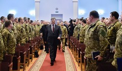 Ông Poroshenko họp với các chỉ huy quân đội Ukraine