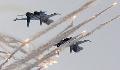 Phi đội chiến đấu cơ Nga biểu diễn kỹ năng trên không