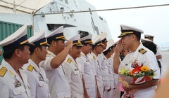 Hạm trưởng Mỹ gốc Việt Lê Bá Hùng dẫn đầu biên đội hải quân Mỹ thăm Đà Nẵng