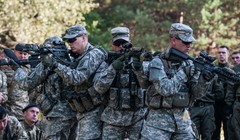 Cố vấn quân sự Mỹ huấn luyện cho binh sĩ Ukraine