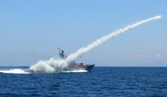 Chiến hạm Molniya của hải quân Việt Nam phóng tên lửa trên biển