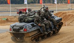 Một robot chiến đấu chở quân của Nga