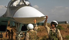 Phi công Nga kiểm tra cường kích Su-34 trước giờ xuất kích tại Syria