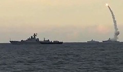 Chiến hạm Nga phóng tên lửa hành trình tầm xa Kalibr tấn công mục tiêu khủng bố tại Syria