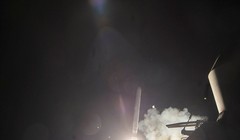 Chiến hạm Mỹ phóng tên lửa Tomahawk tấn công Syria