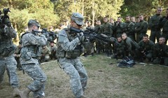 Cố vấn Mỹ huấn luyện binh sĩ Ukraine