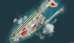 Đá Chữ Thập đã bị Trung Quốc bồi lấp thành đảo nhân tạo phi pháp với đường băng, cầu cảng, nhà chứa máy bay và các công trình quân sự kiên cố tại quần đảo Trường Sa