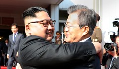 Hai nhà lãnh đạo Triều Tiên và Hàn Quốc đã gặp lại nhau trong cuộc họp thượng đỉnh "đột xuất" hôm 26/5