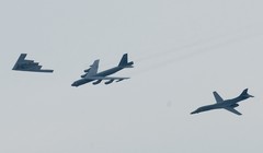 Mỹ từng điều cả bộ 3 máy bay tấn công chiến lược B-2 Spirit, B-1B và B-52 tới khu vực Biển Đông nhằm thị uy