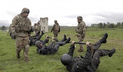 Cố vấn Mỹ huấn luyện binh sĩ Ukraine