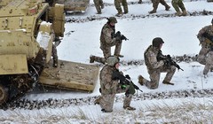 Binh sĩ NATO trong một cuộc tập trận