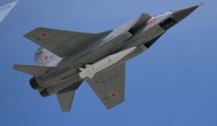 Tiêm kích đánh chặn tầm xa Mig-31 mang tên lửa Kinzhal