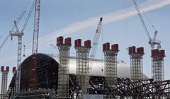 Cấu trúc mái vòm khổng lồ để “giam” phóng xạ tại Chernobyl. Ảnh: Gizmodo