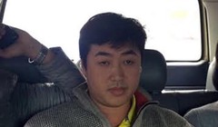 Đối tượng Tâm đang bị cảnh sát áp giải