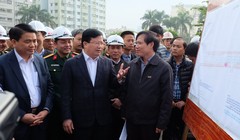 Phó Thủ tướng Trịnh Đình Dũng nói, “với tư cách quản lý nhà nước, không thể nói chẳng vấn đề gì đâu mà phải khẳng định là có an toàn không” - Ảnh: Xuân Long - Tuổi trẻ