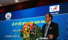 Thứ trưởng Nguyễn Hồng Trường bại buổi ký kết