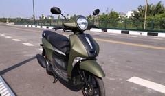 Yamaha Việt Nam vừa giới thiệu thêm mẫu Janus phiên bản Limited Premium tại thị trường Việt Nam. Theo nhà sản xuất, phiên bản màu xanh nòng súng hướng tới những khách hàng nam giới muốn một chiếc xe giá mềm, nhỏ gọn và tiết kiệm.