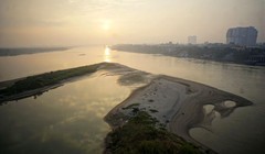 Sau khi xem xét, nhà tài trợ muốn thực hiện quy hoạch hai bên sông Hồng như hai bên sông Tiền Đường (Ảnh: Hữu Nghị)