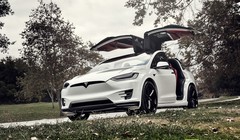 Mẫu xe điện Tesla Model X này đang được rao bán trên trang mua sắm trực tuyến với giá 180.000 USD. Trong đó, gói phụ kiện lắp thêm có giá khoảng hơn 60.000 USD.