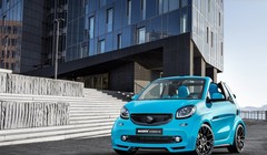 Hãng xe độ Brabus kết hợp nhà sản xuất Smart từng cho ra mắt các bản độ “Ultimate” với phong cách thiết kế đặc biệt. Năm 2004 khởi đầu với bản Ultimate 101. Tiếp đến là các bản Ultimate 112, Ultimate R, Ultimate Style và Ultimate 120.