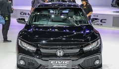 Gian hàng của Honda tại triển lãm Bangkok International Motor Show 2017 nổi bật không chỉ với mẫu Honda CR-V mới mà còn có sự hiện diện của chiếc Civic Hatchback được gắn bodykit Modulo.