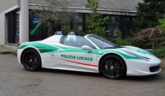 Ferrari 458 Spider được sử dụng bởi cảnh sát Milan, Italy.