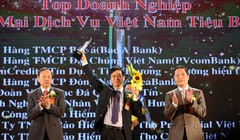 Đại diện của PVcomBank nhận giải