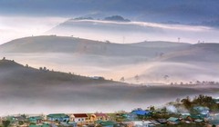 Bức ảnh "Dasar Village in misty day"  của nhiếp ảnh gia Nguyen Tat Thang.