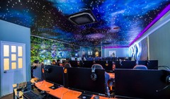 Quán net Việt chơi trội "dán" cả dải thiên hà lên trần cho game thủ ngắm nhìn