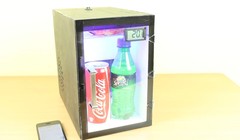 Tủ lạnh mini:Với nhiệt độ hiện nay, cách giải nhiệt nhanh chóng nhất là uống nước giải khác. Ý tưởng về một chiếc tủ lạnh mini, sử dụng động cơ quạt công suất nhỏ với năng lượng từ pin quả là không tệ. Bạn có thể mang nó đi muôn nơi. Nhu cầu về nước uống 