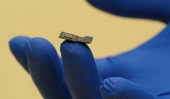 Kính hiển vi phẳng giúp phục hồi thị giác và thính giác