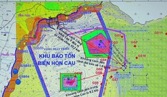 Bản đồ vị trí nhận chìm bùn xuống biển cách tâm Khu bảo tồn Hòn Cau 8 km và cách vành đai bảo vệ khu bảo tồn này 2 km. Ảnh: Tư Huynh.

