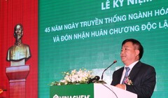 Ông Nguyễn Anh Dũng đọc diễn văn 45 truyền thống VINACHEM. Nguồn: Tạp chí Công thương