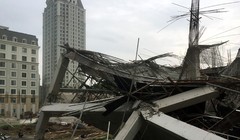 Khoảng 500 m2 Trường mầm non Vườn Xanh bị sụp đổ (Ảnh: Tiến Nguyên/Dân trí)
