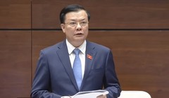 Bộ trưởng Đinh Tiến Dũng tại phiên họp Quốc hội chiều 1/11. Nguồn: Zing