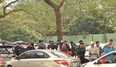 Tài xế Grab đình công tại trụ sở của Grab sáng 15/1.