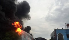 Video: Cháy lớn tại nhà máy sản xuất nệm Vạn Thành