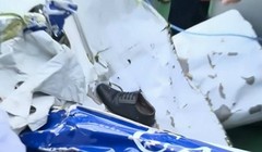 Chiếc giày cùng nhiều vật dụng khác đã được lực lượng tìm kiếm trục vớt.