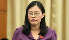 Theo bà Lê Thị Nga, cứ vào giai đoạn chuyển tiếp nhiệm kỳ tại một số bộ, ngành lại xảy ra tình trạng bổ nhiệm cán bộ ồ ạt.