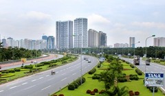 Đại lộ Thăng Long dài 24km mỗi năm ngốn 53 tỷ đồng tiền cắt cỏ, tỉa một ít cây hoa