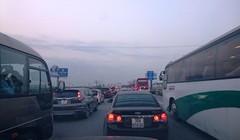 Ùn tắc trên Cao tốc Pháp Vân – Cầu Giẽ đã xảy ra từ chiều 1/5. Ảnh: Lê Hữu Việt