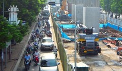 Nhiều hộ dân có đơn thư khiếu nại cho rằng thiết kế các ga ngầm của dự án không hợp lý, dẫn đến phải thu hồi nhà ở của nhiều hộ dân.