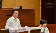 Bộ trưởng Bộ Tài chính Đinh Tiến Dũng giải trình về đầu mối quản lý nợ công. Ảnh: Cổng TTĐT QH