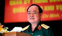 Thượng tướng Trần Đơn - Thứ trưởng Bộ Quốc phòng báo cáo tình hình sử đụng đất quốc phòng khu vực sân bay Tân Sơn Nhất tại Hội nghị sáng 8.8 Ảnh: Ngọc Dương