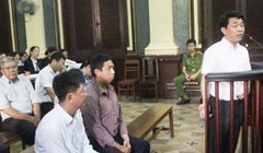 Nguyên Tổng giám đốc Công ty VN Pharma hầu toà. Ảnh: Báo Dân trí