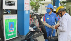 Sau khi tất cả các DN ngừng bán xăng RON 92 từ 1/1/2018, Bộ Công thương khẳng định người dùng xăng E5 tăng rất nhanh - Ảnh: MOIT