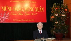 Tổng Bí thư Nguyễn Phú Trọng chúc Tết cán bộ, công chức, viên chức, người lao động Văn phòng Trung ương Đảng. Ảnh: TTXVN